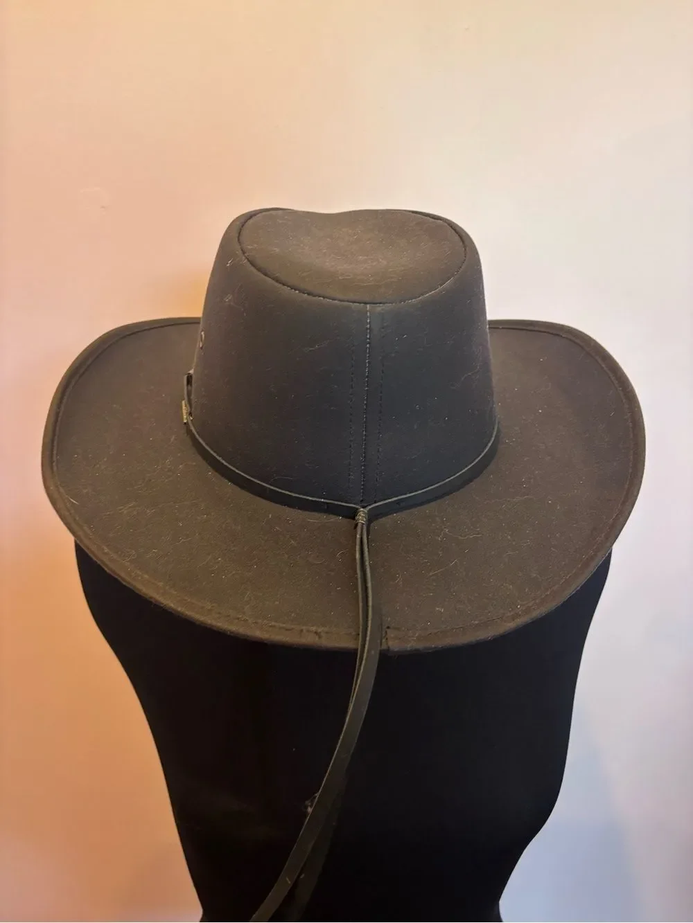 Outback Trading Co Original Outback Oilskin 1484 Bootlegger Hat in Black